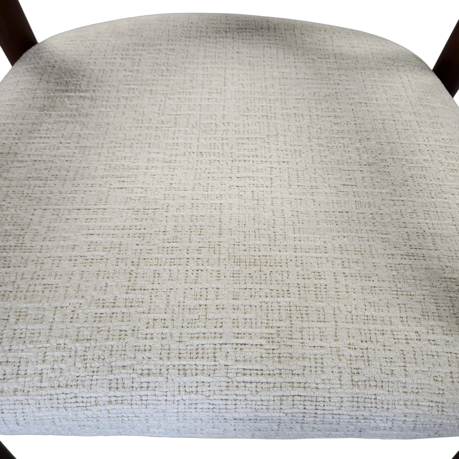Détail du tissu Marbella beige de la chaise CARLYON en noyer massif