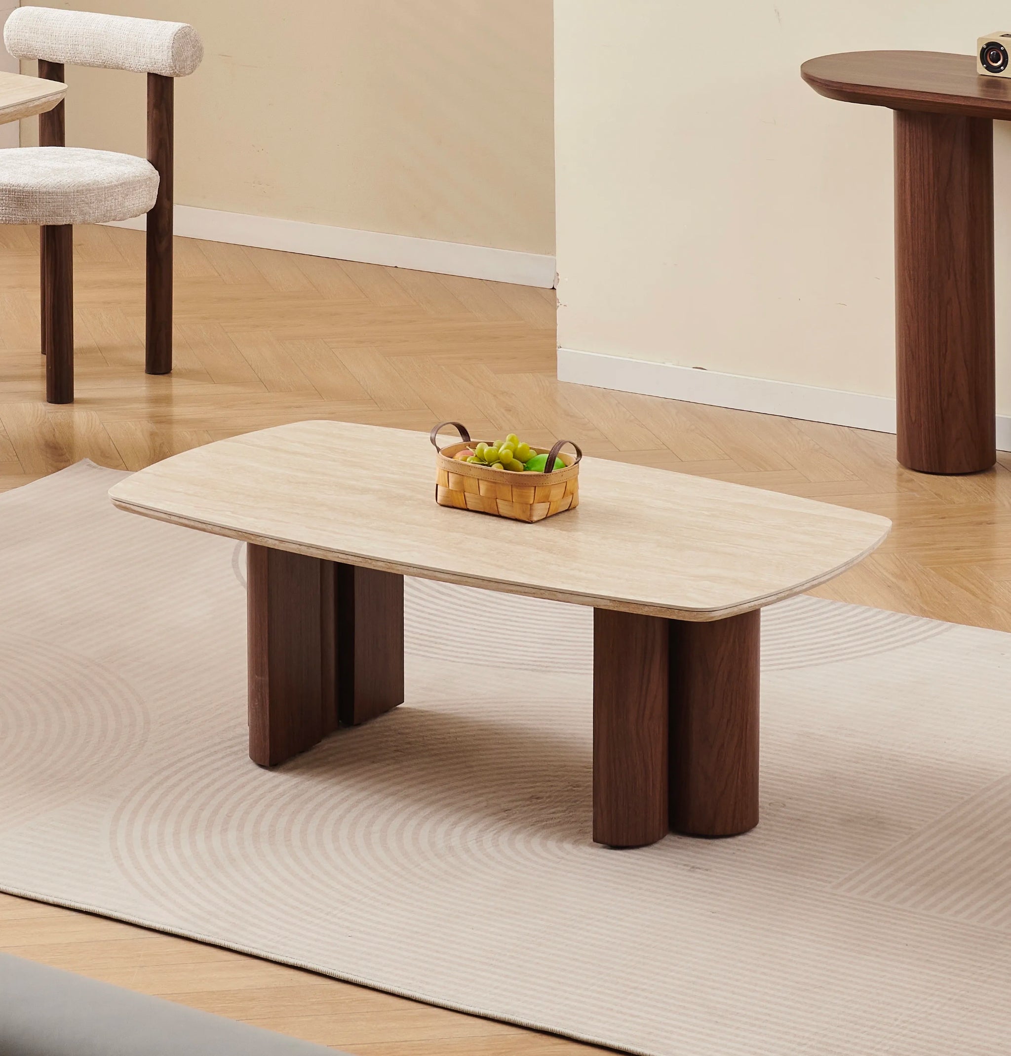 Table basse  TRINITY - Plateau travertin et pieds noyer REF 210