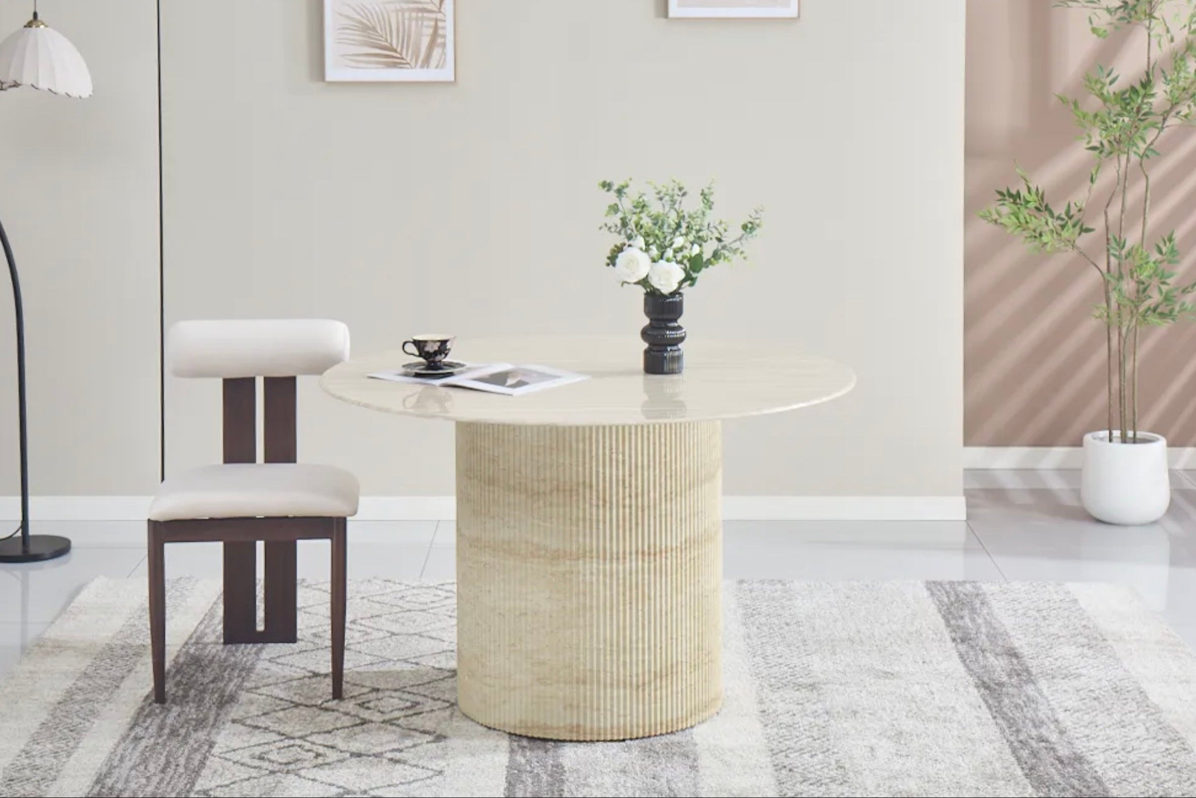 Chaise TIFFANY – Pied effet noyer & velours beige SKU 129