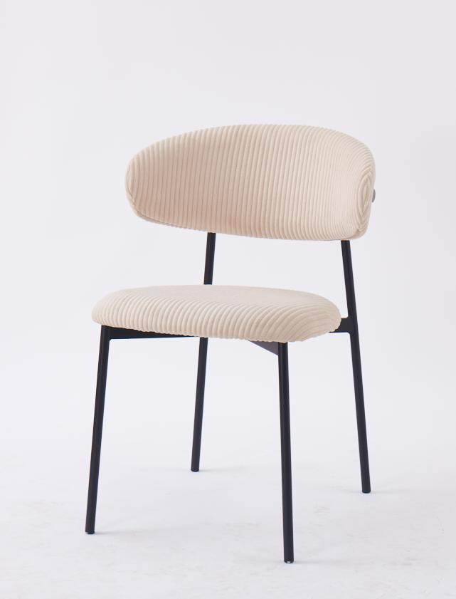 Chaise Lulu – Assise côtelée beige & pieds métal noir