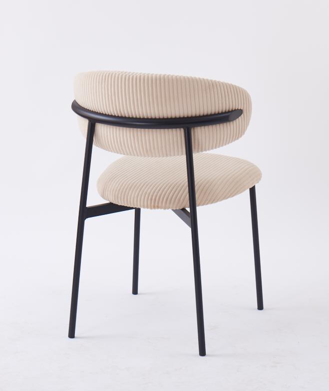 Chaise Lulu – Assise côtelée beige & pieds métal noir