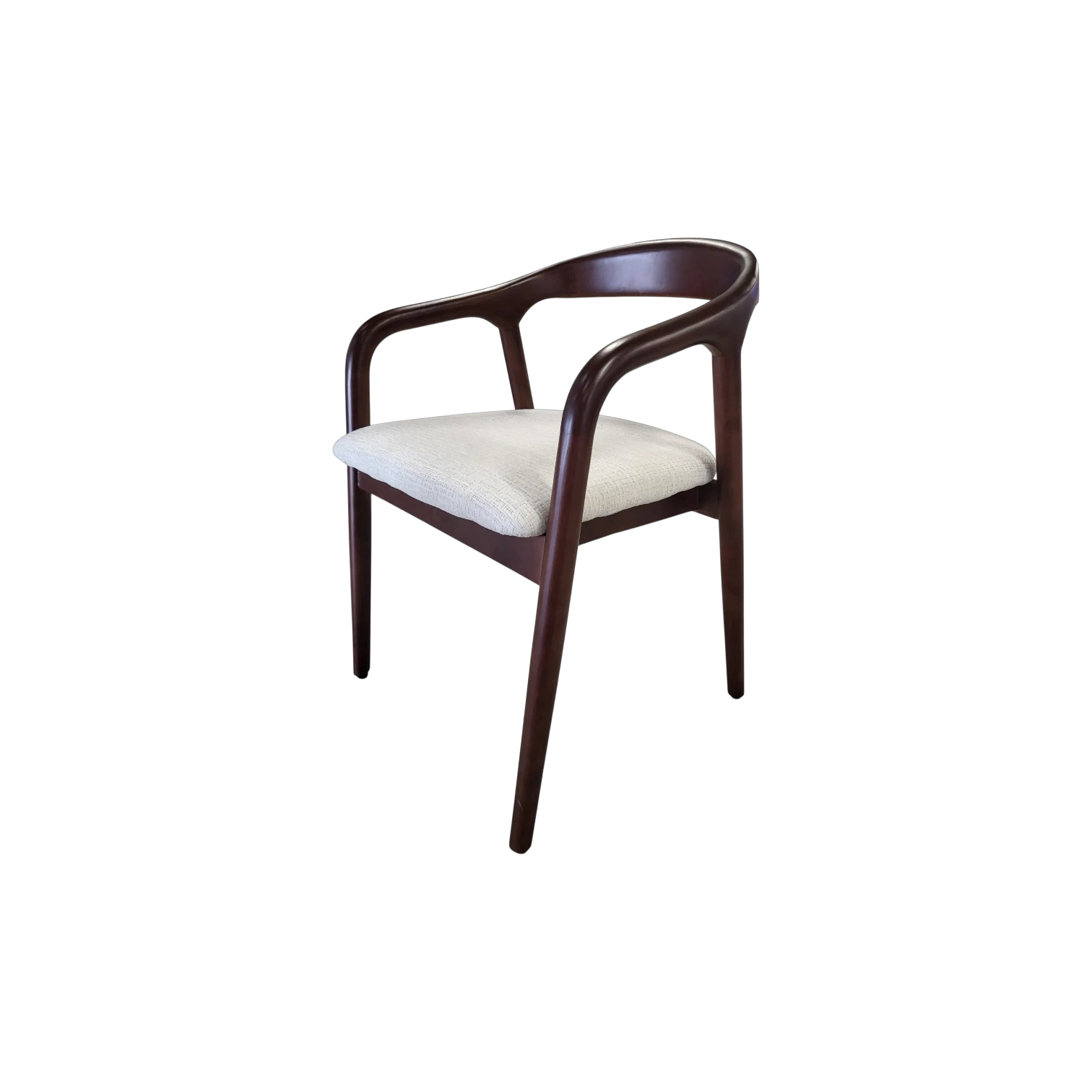 Chaise CARLYON en noyer massif avec tissu Marbella beige vue de trois quarts arrière vers la gauche