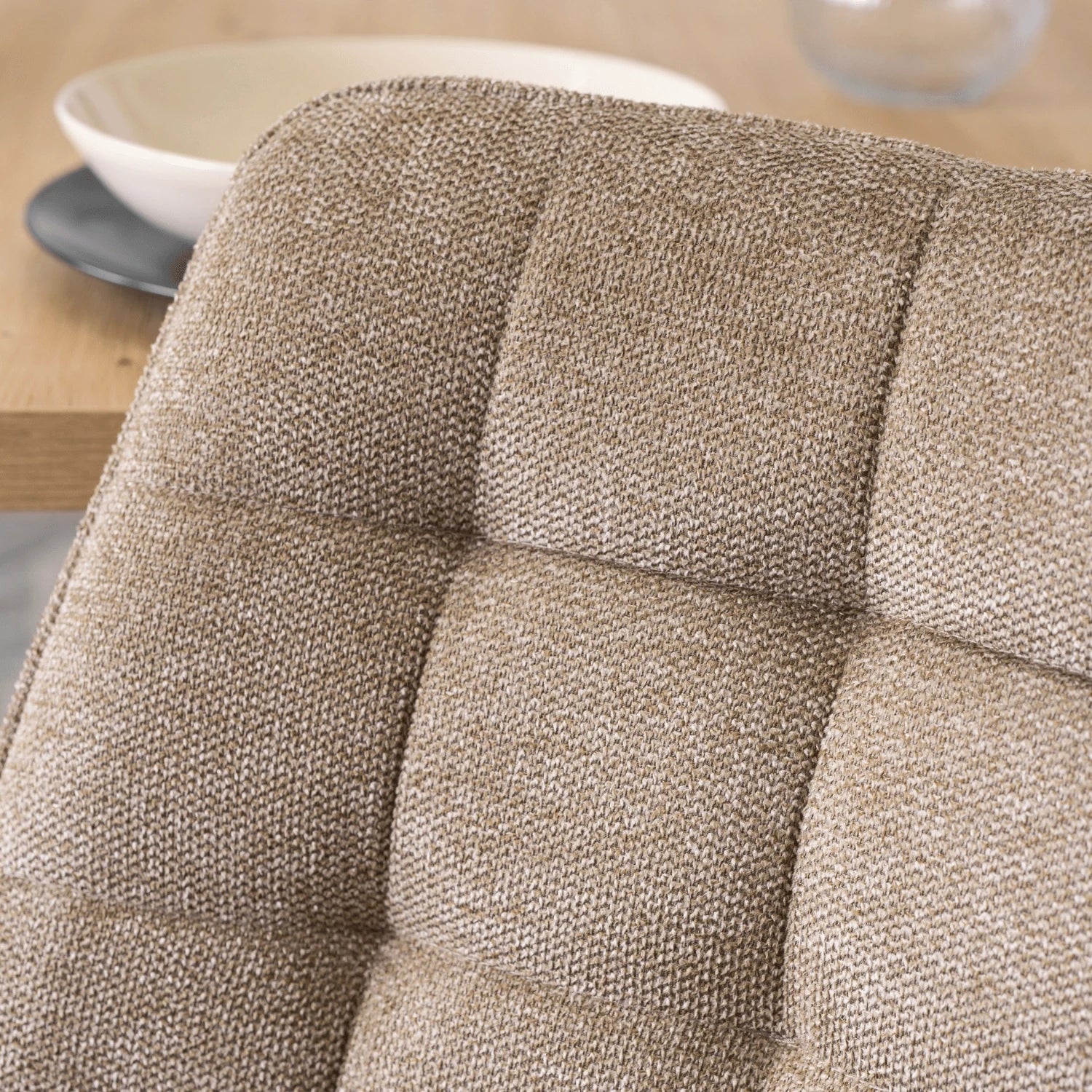 Chaise KATHY en tissu beige - Pieds effet chêne REF 3028