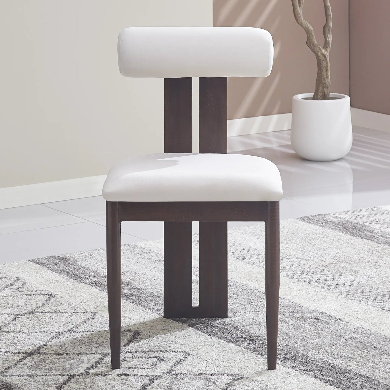 Chaise TIFFANY – Pied effet noyer & velours beige REF 129