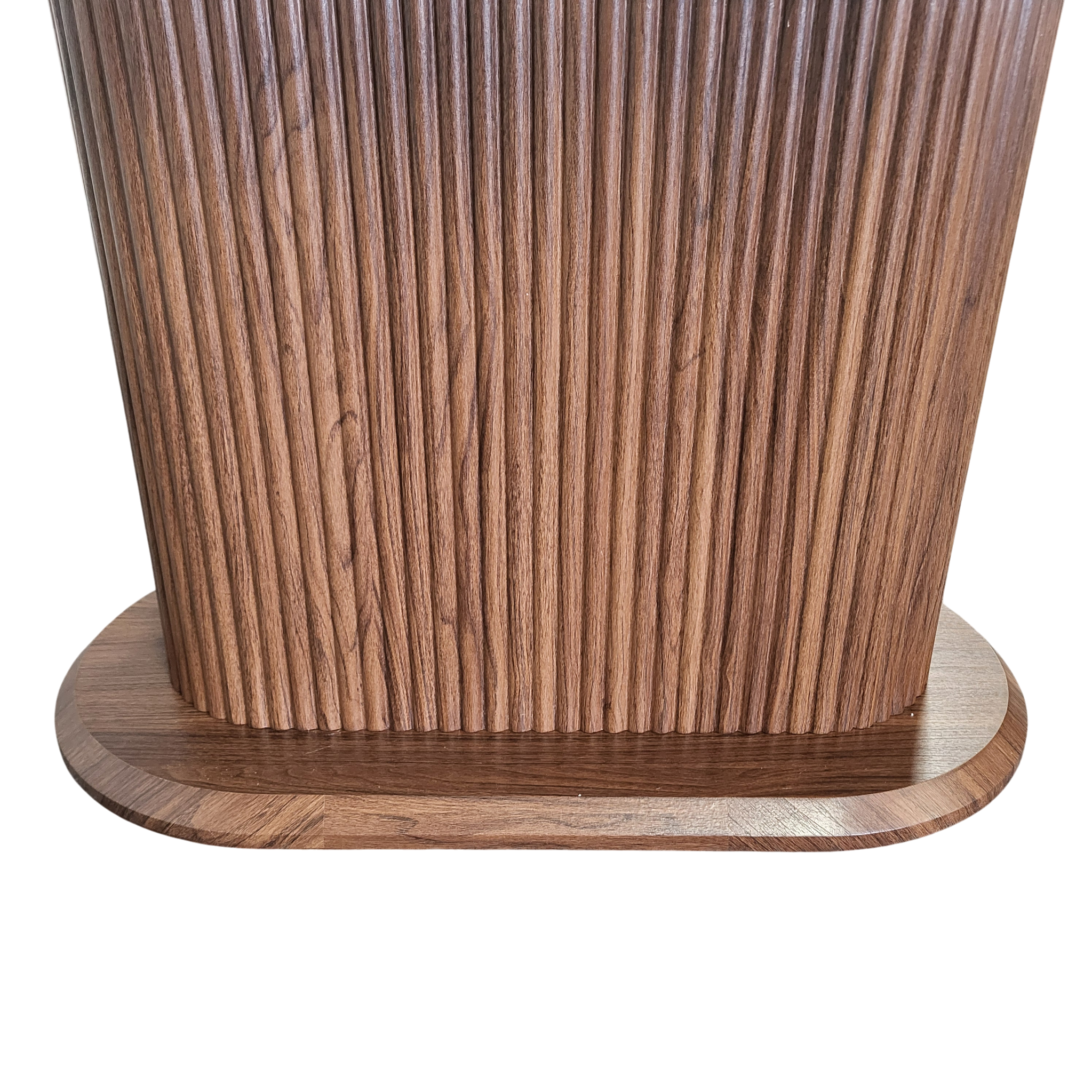 Pied rainuré de la table Vanessa - vue frontale